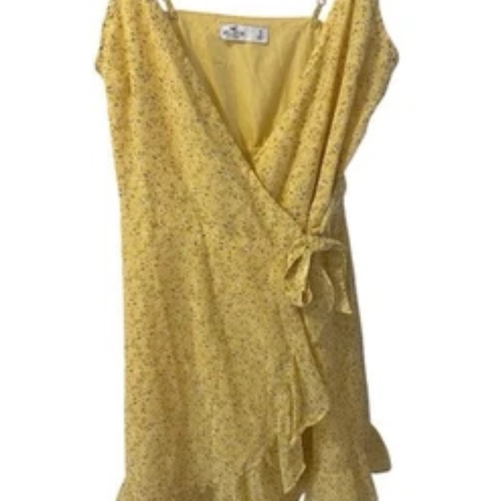 Hollister floral Cottagecore Flirty print yellow mini wrap dress